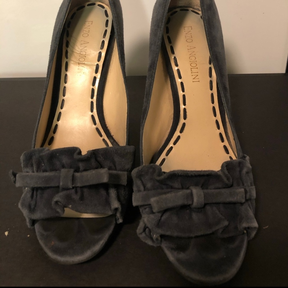 Beautiful navy suede bow Enzo heels